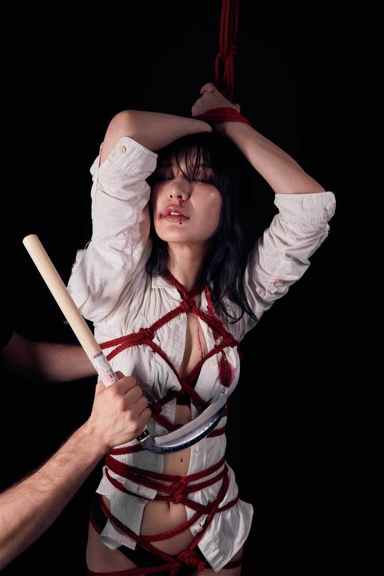 上福ゆき1st写真集『脚罪』