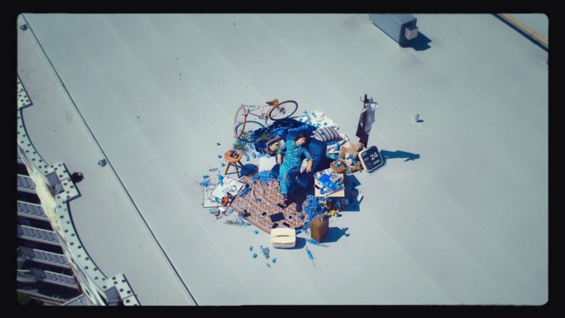 ｢やさしさが邪魔をする｣MVより