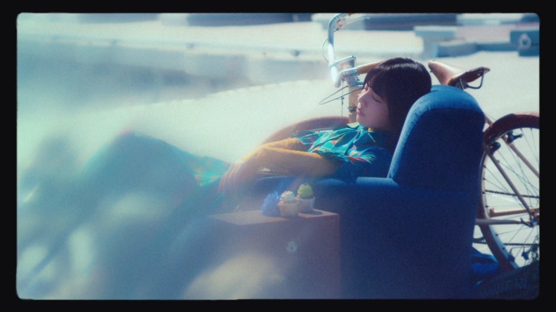 ｢やさしさが邪魔をする｣MVより