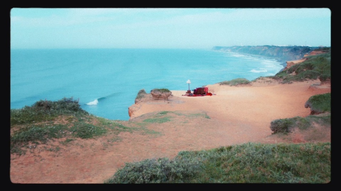 ｢やさしさが邪魔をする｣MVより