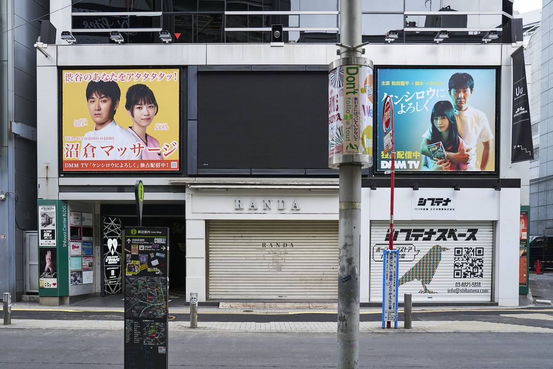 DMM TVオリジナルドラマ『ケンシロウによろしく』店舗広告風ビジュアル（©ジャスミン・ギュ／講談社　©DMM TV）