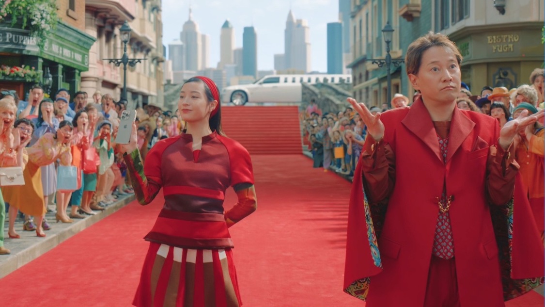 「ペイトクびっくりする」篇＆「すごいiPhone出た！」篇より