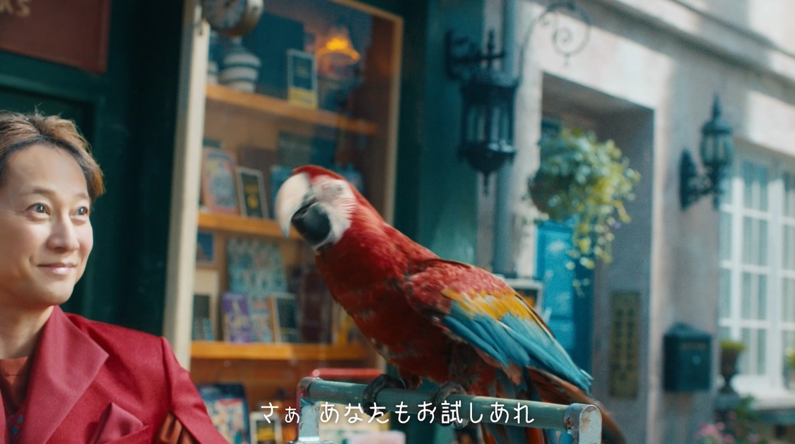 「ペイトクびっくりする」篇＆「すごいiPhone出た！」篇より