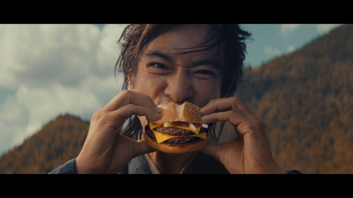 「サムライマック」新TV-CM「道を切り拓け」篇カット