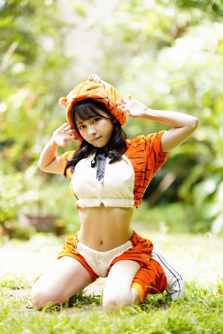 十味（#2i2）『月刊エンタメ』アザーカット（撮影：佐藤佑一／スタイリング：工藤沙恵（ミタケイショウ）／ヘアメク：JULLY）