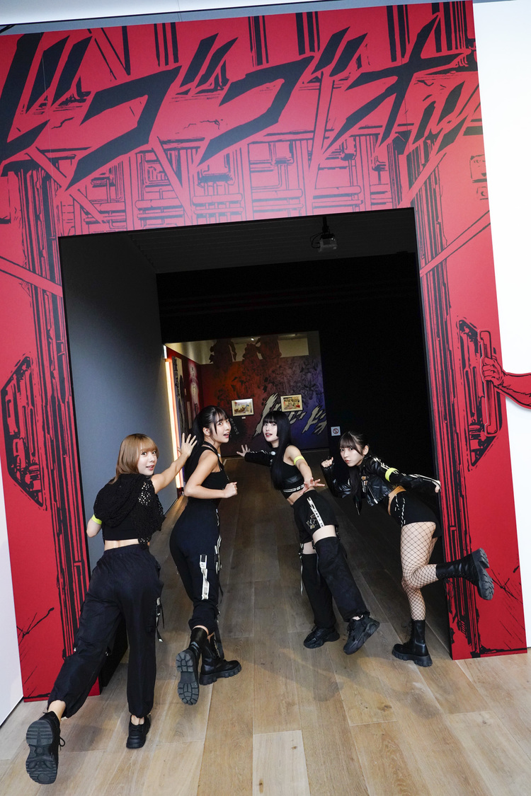 #2i2＜北斗の拳 40周年大原画展 ～愛をとりもどせ!!～＞森アーツセンターギャラリー（(C)武論尊・原哲夫／コアミックス1983／撮影：佐藤佑一／ヘアメイク：JULLY）