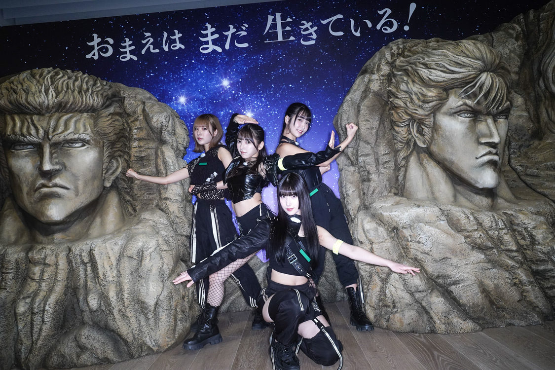 #2i2＜北斗の拳 40周年大原画展 ～愛をとりもどせ!!～＞森アーツセンターギャラリー（(C)武論尊・原哲夫／コアミックス1983／撮影：佐藤佑一／ヘアメイク：JULLY）