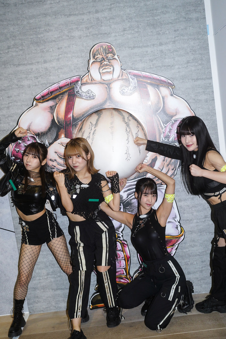 #2i2＜北斗の拳 40周年大原画展 ～愛をとりもどせ!!～＞森アーツセンターギャラリー（(C)武論尊・原哲夫／コアミックス1983／撮影：佐藤佑一／ヘアメイク：JULLY）