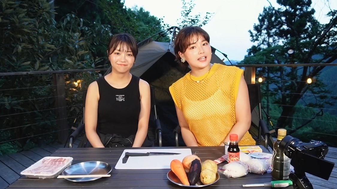 「大原優乃ちゃんと2人で懐かしのゆるキャン△飯を作ったよ🏕️煮込みカレーと肉まんサンド🥰【コラボ】」より