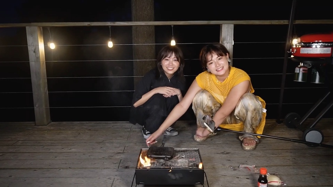 「大原優乃ちゃんと2人で懐かしのゆるキャン△飯を作ったよ🏕️煮込みカレーと肉まんサンド🥰【コラボ】」より