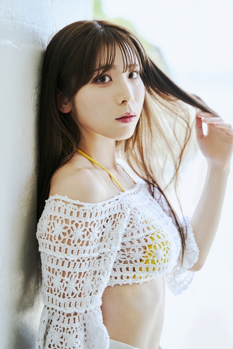 『紗愛 1st 写真集 最初で最後だよ』（©️KADOKAWA ©️SUZUNA 撮影：たむらとも）