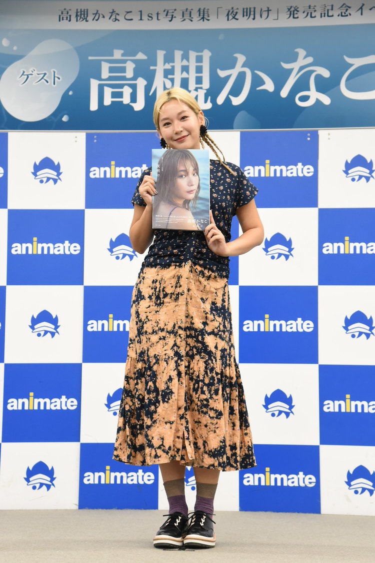 高槻かなこ1st写真集『夜明け』（東京ニュース通信社刊）