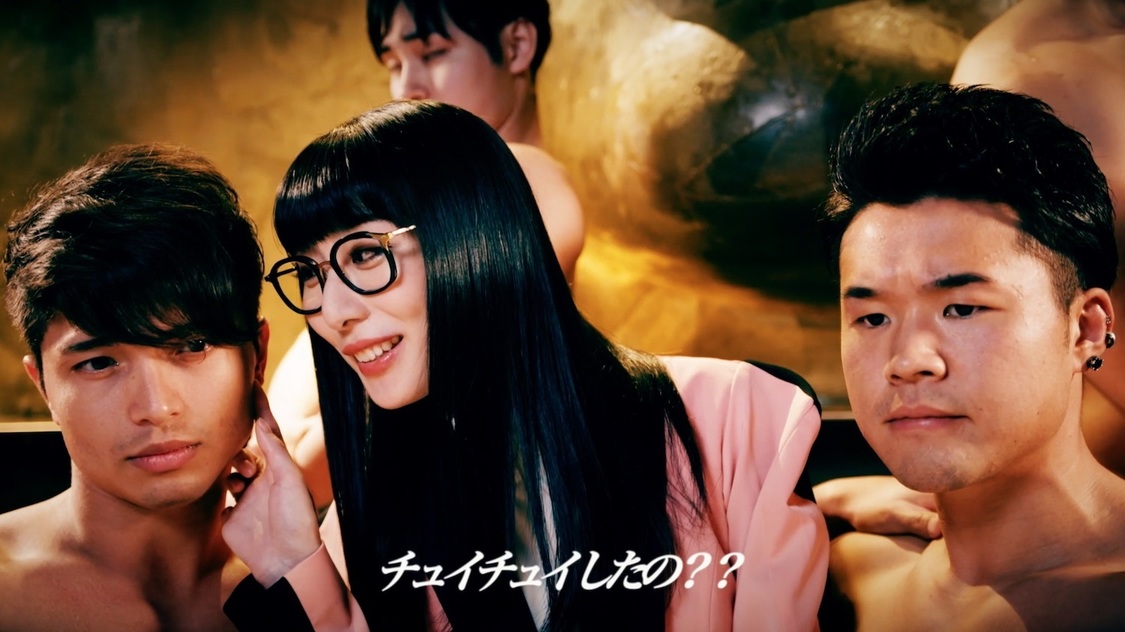 「ア・ラ・モード」MVより