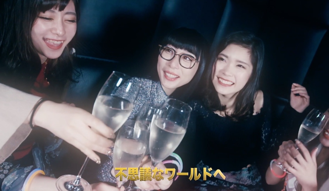 「ア・ラ・モード」MVより