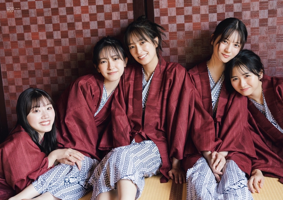 『B.L.T.2023年12月号』ローソンエンタテインメント購入者特典：佐々木久美＆佐々木美玲＆金村美玖＆小坂菜緒＆上村ひなの（日向坂46）両面ポスター（表）