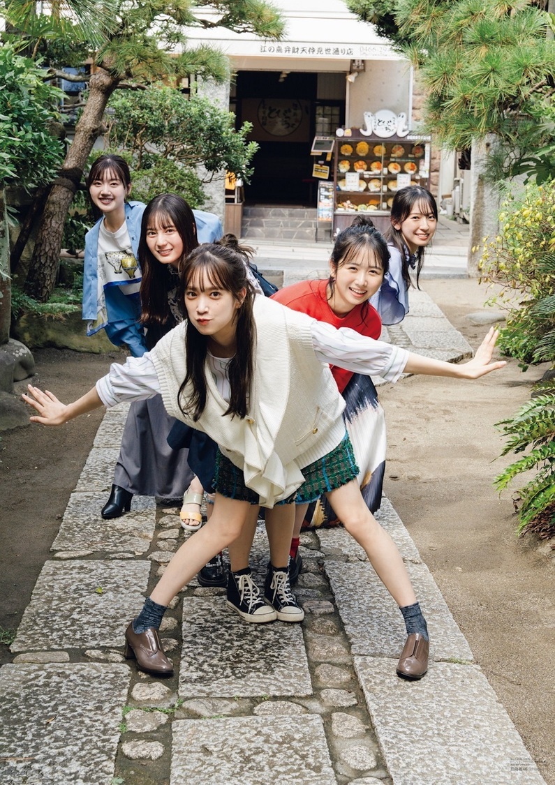 『B.L.T.2023年12月号』ローソンエンタテインメント購入者特典：佐々木久美＆佐々木美玲＆金村美玖＆小坂菜緒＆上村ひなの（日向坂46）両面ポスター（裏）