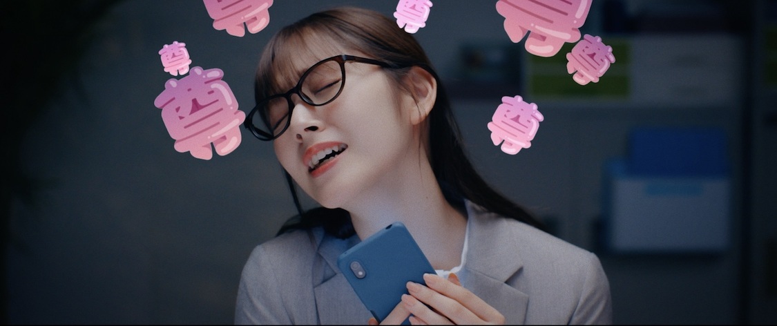 鈴木愛理「最強の推し！」MVより