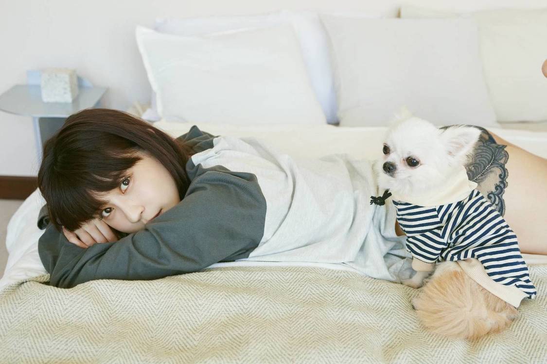 『岸明日香カレンダー2024』収録カット