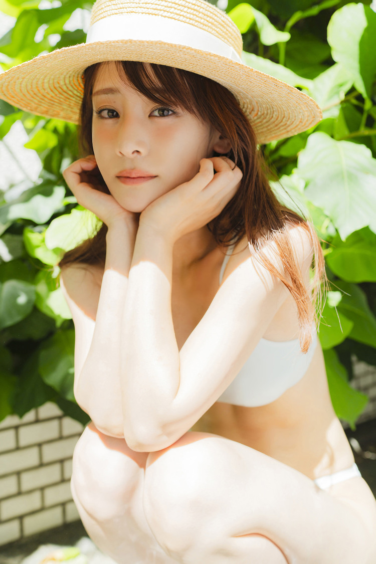 福岡みなみデジタル写真集 『優しい光に包まれて』より