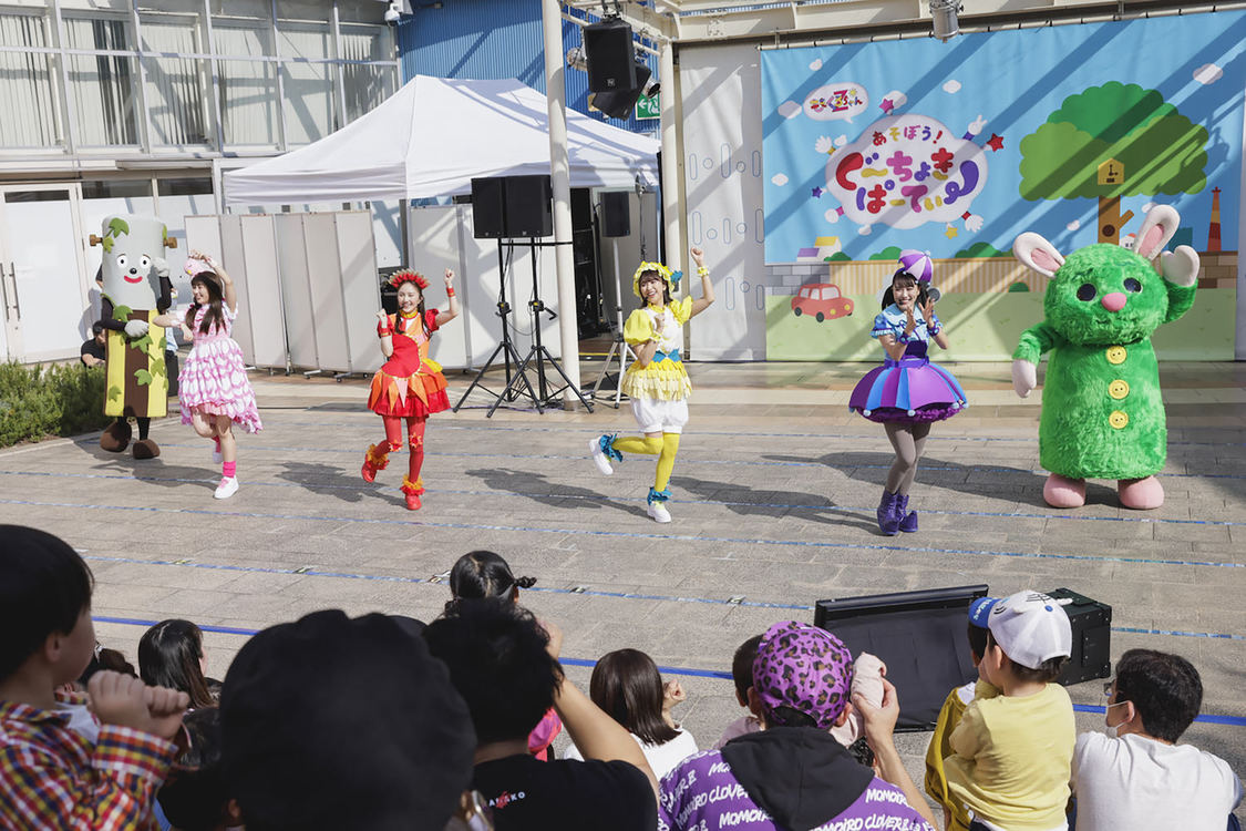 ＜ももクロスペクタクルミーティング in ららぽーと柏の葉 〜振り返ればノールールだった15年は宝物〜＞三井ショッピングパークららぽーと柏の葉（2023年11月4日）