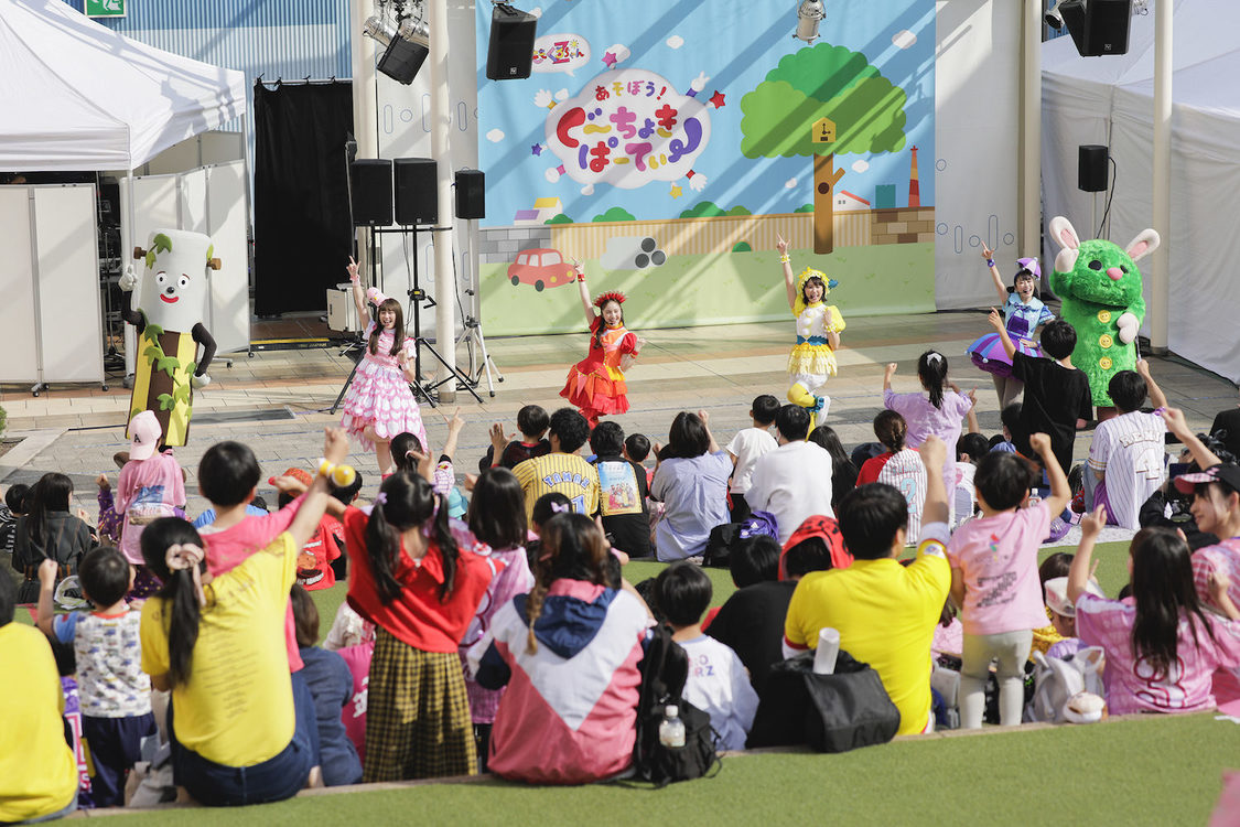 ＜ももクロスペクタクルミーティング in ららぽーと柏の葉 〜振り返ればノールールだった15年は宝物〜＞三井ショッピングパークららぽーと柏の葉（2023年11月4日）