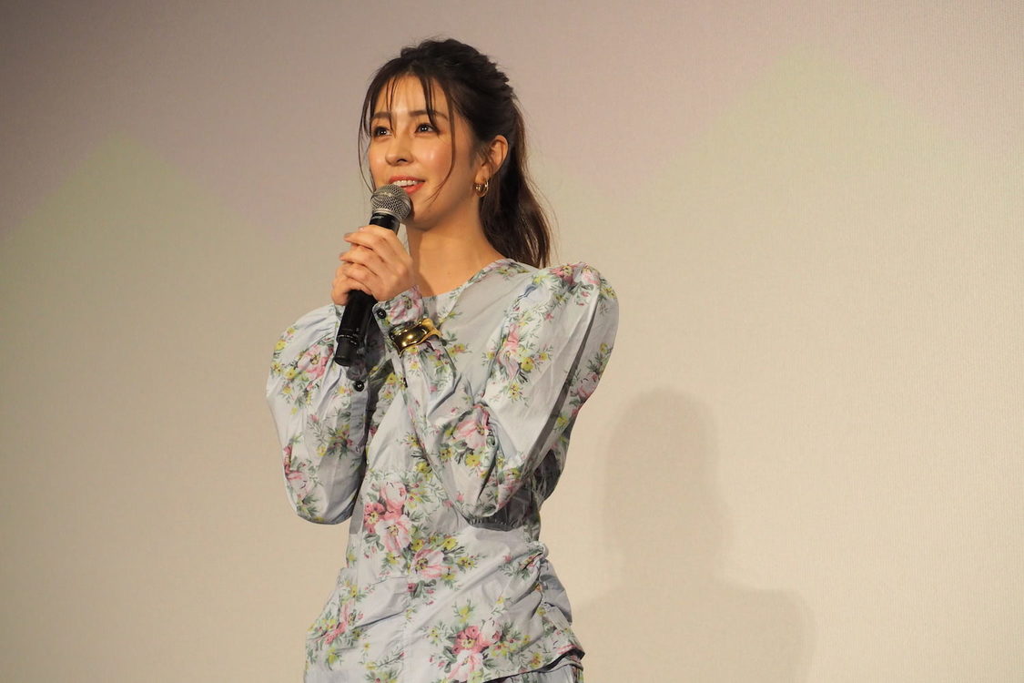 ＜映画『人生に詰んだ元アイドルは、赤の他人のおっさんと住む選択をした』公開記念舞台挨拶＞（2023年11月4日／©2023映画「人生に詰んだ元アイドルは、赤の他人のおっさんと住む選択をした」製作委員会）