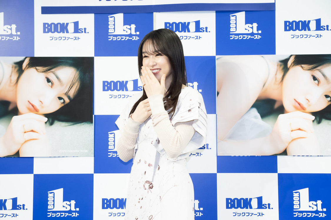 『桜井日奈子2024カレンダーブック』表紙（東京ニュース通信社刊）