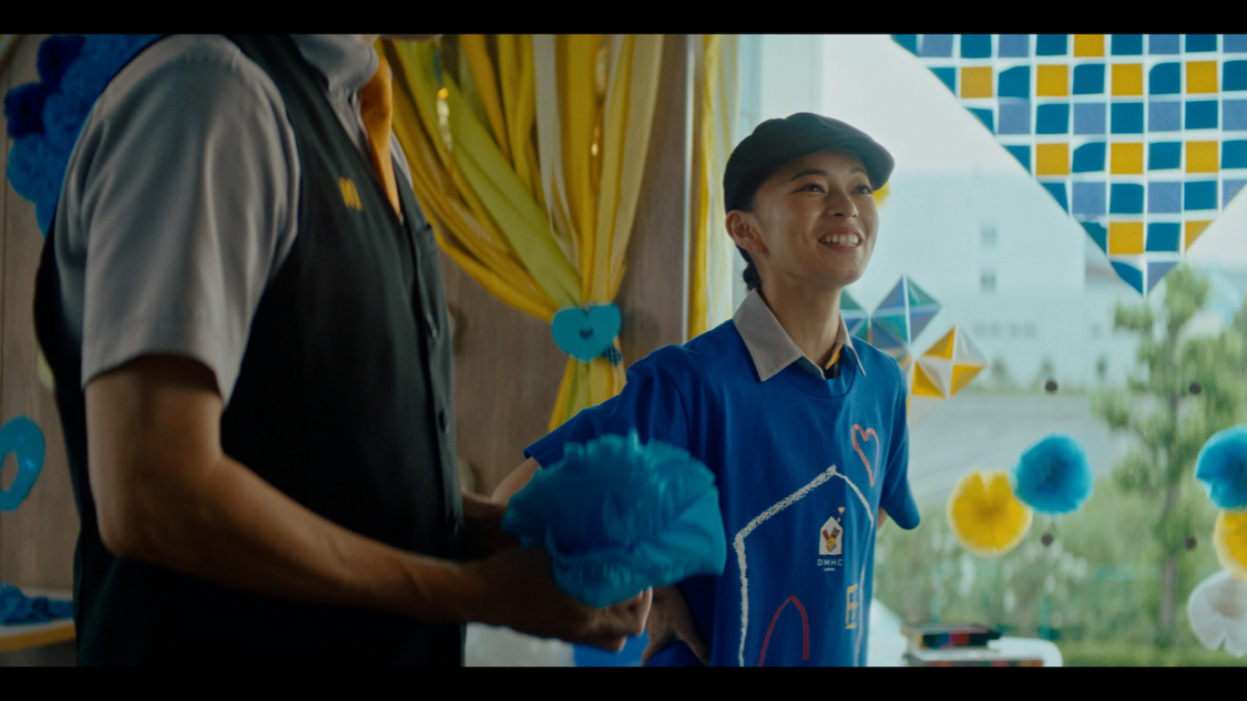 マクドナルド 新TV-CM「広がる青い輪」篇より