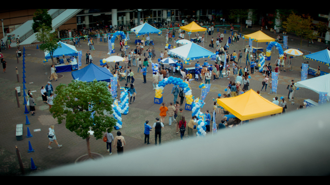 マクドナルド 新TV-CM「広がる青い輪」篇より