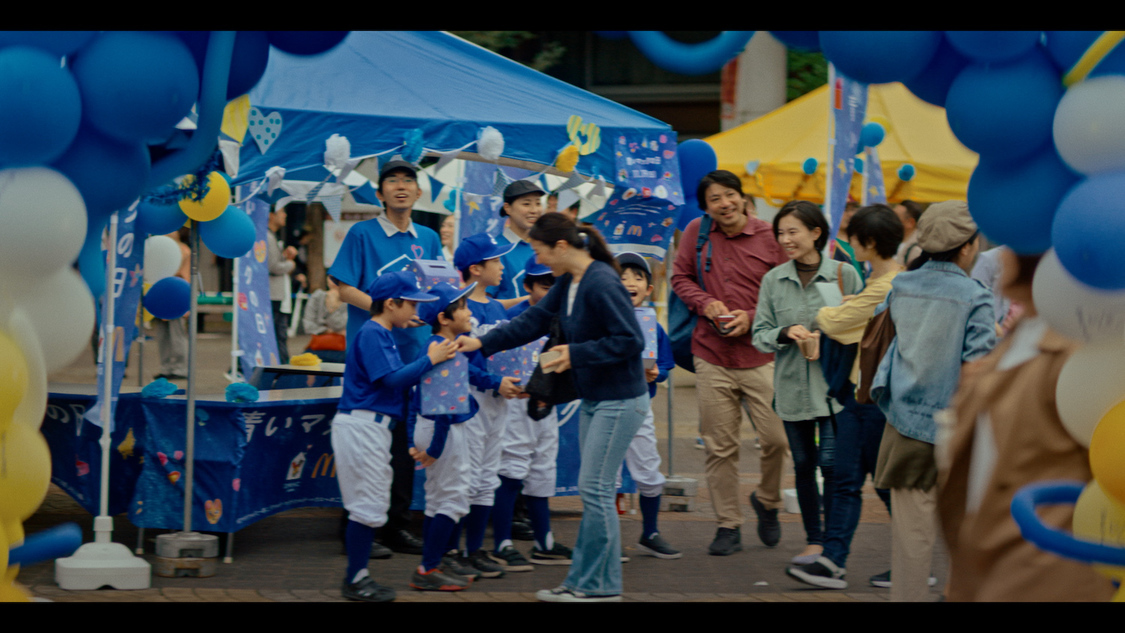 マクドナルド 新TV-CM「広がる青い輪」篇より