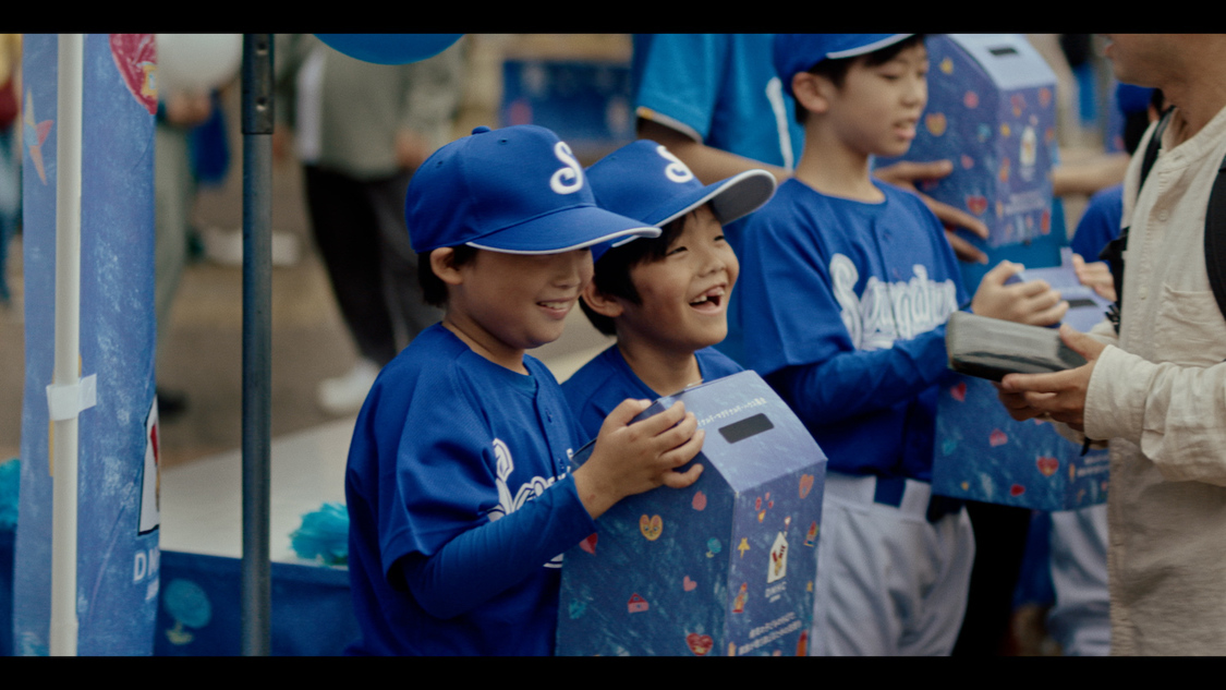 マクドナルド 新TV-CM「広がる青い輪」篇より