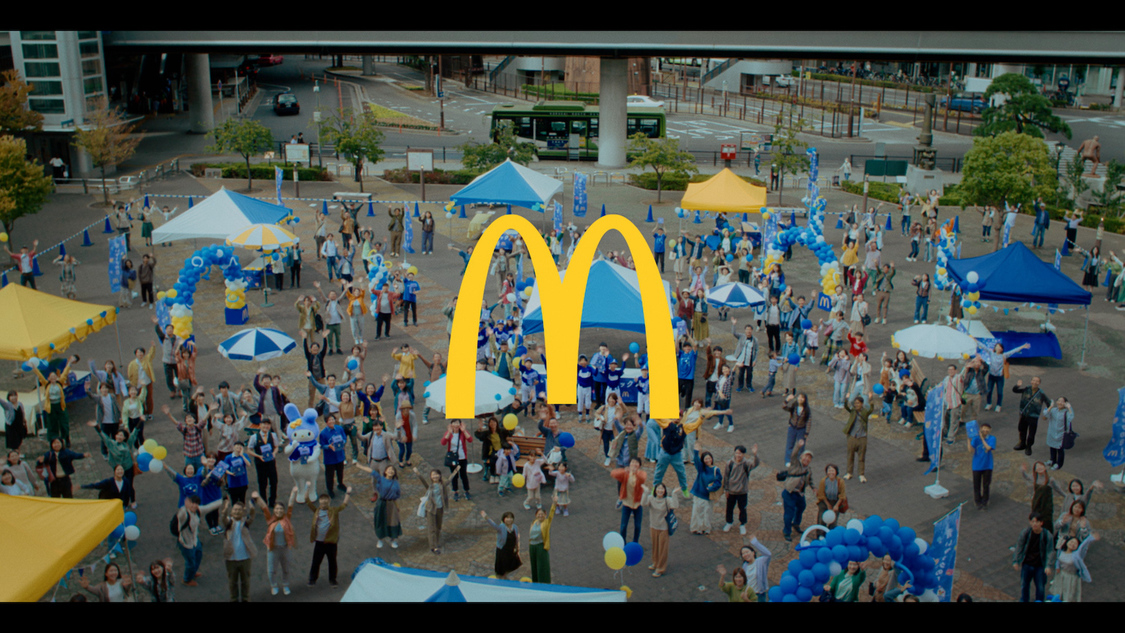 マクドナルド 新TV-CM「広がる青い輪」篇より