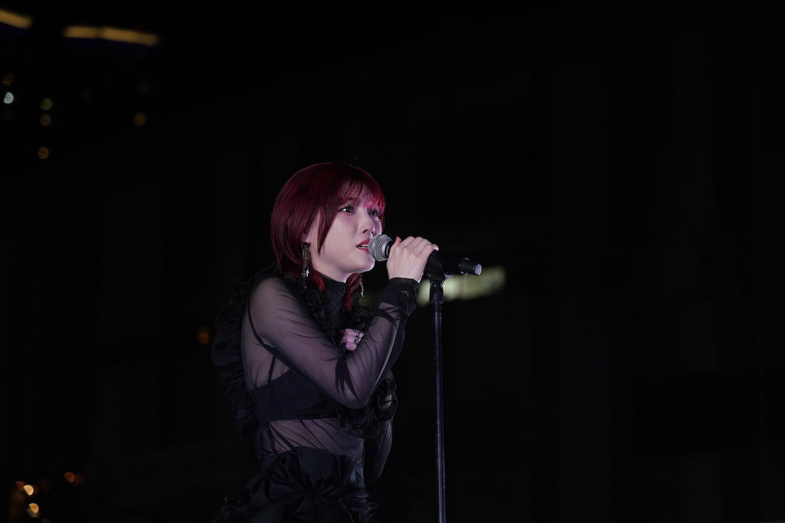 ＜岡田奈々 ソロデビューアルバム「Asymmetry」リリース&26th Birthday Special Event＞アーバンドック ららぽーと豊洲 シーサイドデッキメインステージ（2023年11月7日）