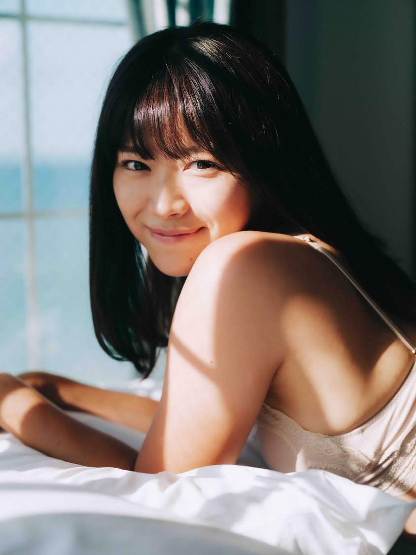 山内鈴蘭『Memolily』イメージカット（©2024 Liverpool）