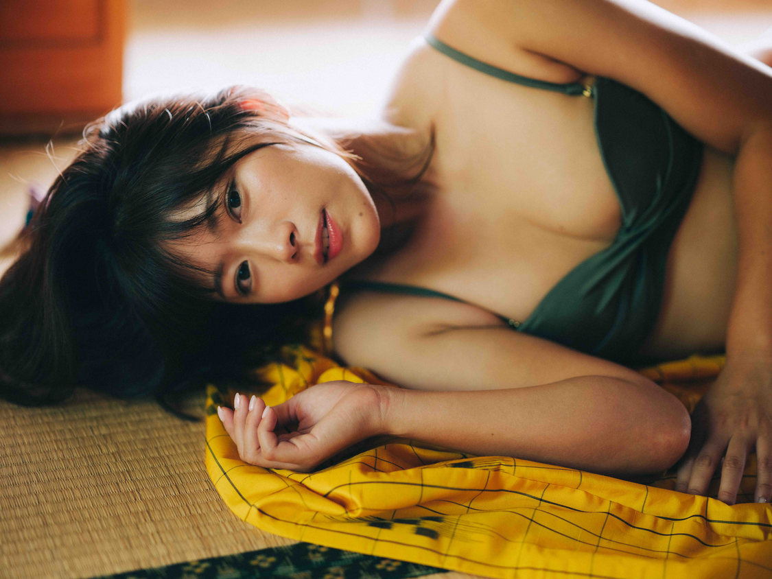 山内鈴蘭『Memolily』イメージカット（©2024 Liverpool）