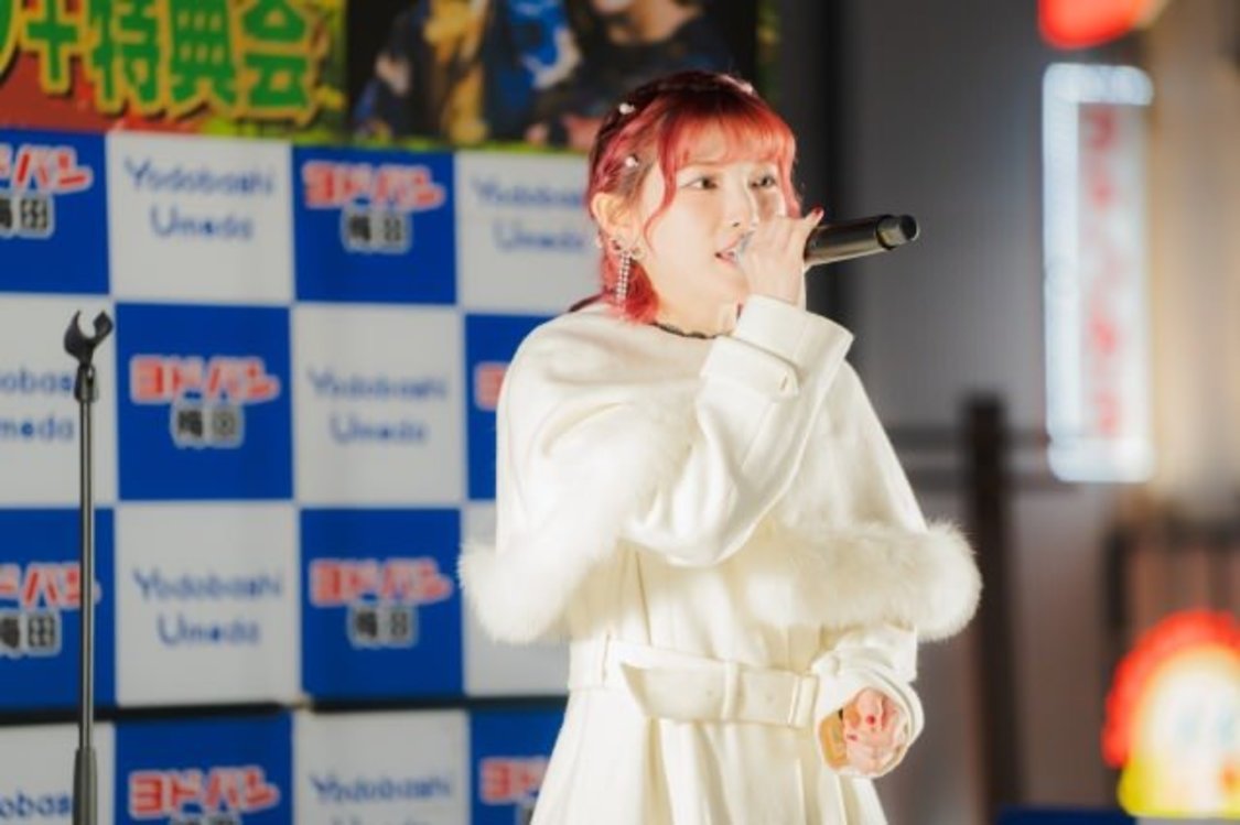 岡田奈々＜クリスマスツリー点灯式＆スペシャルライブ＞（2023年11月16日）