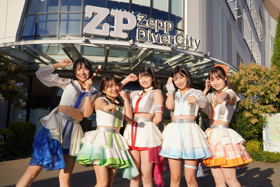 アップアップガールズ（２）＜『2回目の青春』リリース記念イベント＞ダイバーシティ東京 プラザ 2Fフェスティバル広場（2023年11月18日）