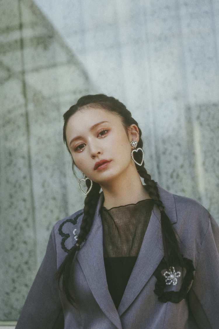 『and MIKANA vol.01』より