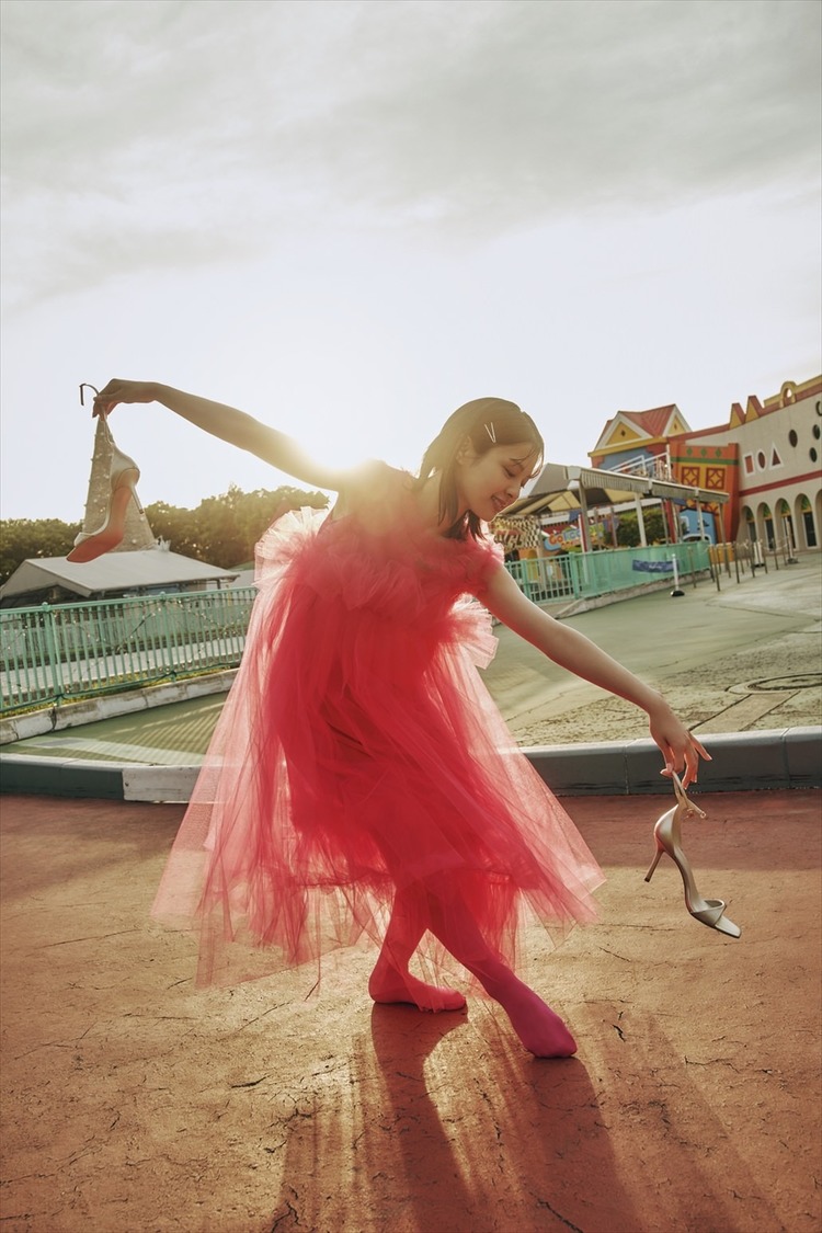 『NGT48 本間日陽 2nd 写真集 陽射し色』先行カット（(C)KADOKAWA (C)Flora PHOTO/ You Ishii）