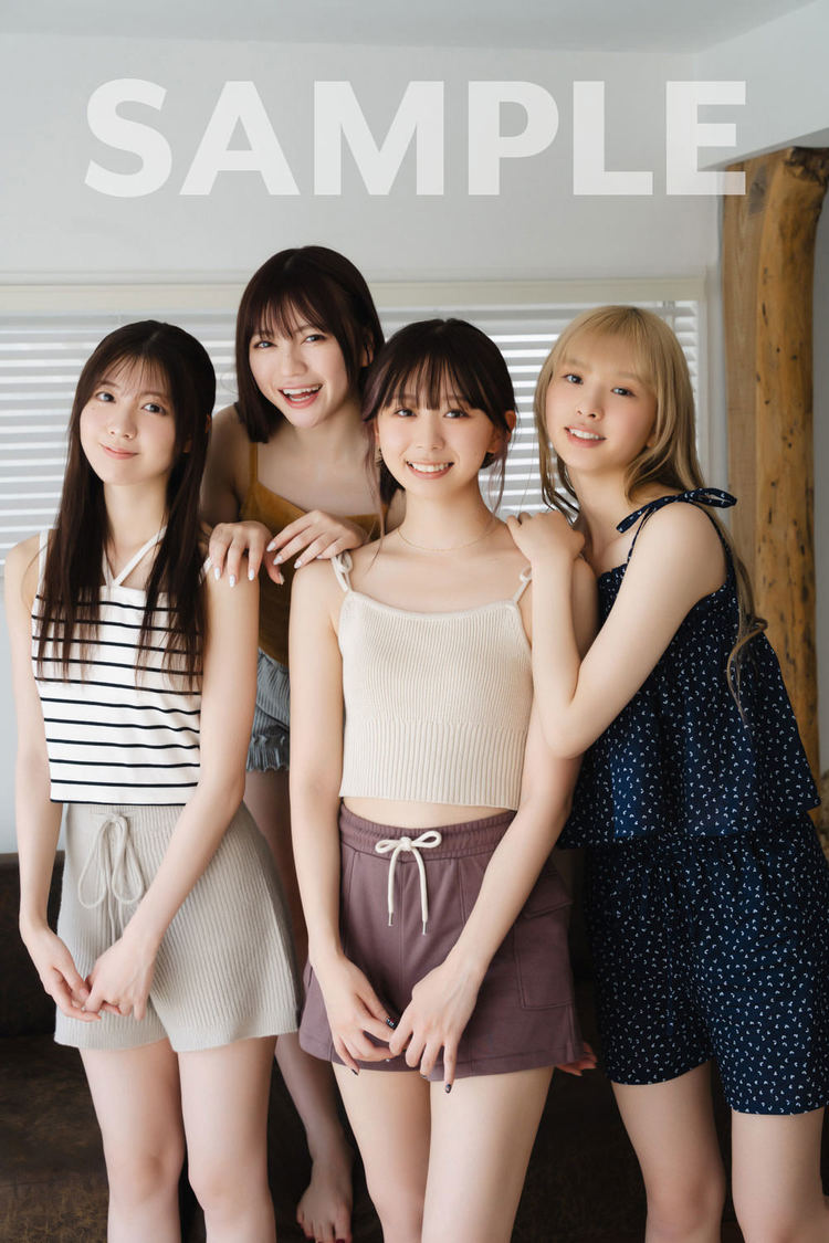 書泉グループ購入特典：4人集合 2L判ブロマイド