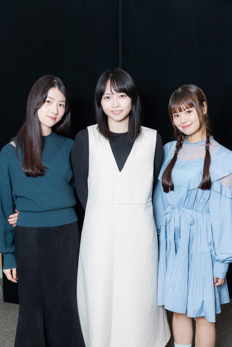 左から、岩立沙穂（AKB48）、本西彩希帆、遥りさ