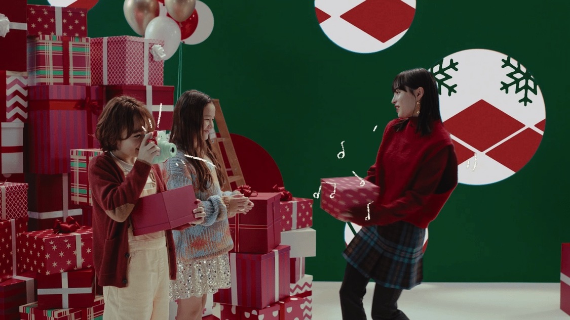 新TV-CM「クリスマスプレゼントにチェキ！」篇より
