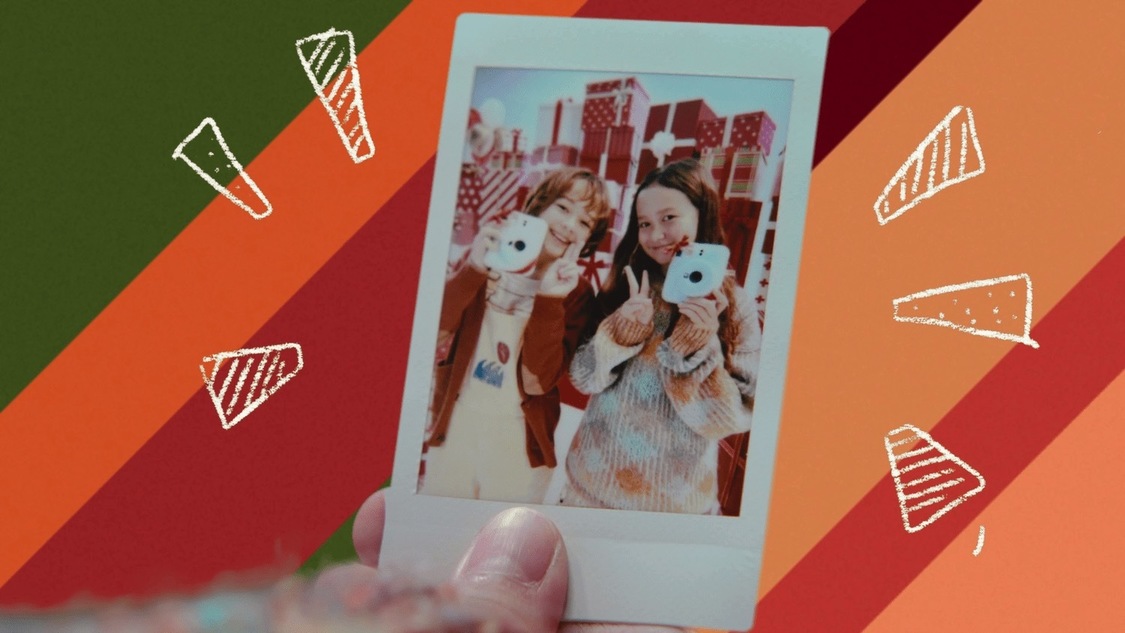 新TV-CM「クリスマスプレゼントにチェキ！」篇より