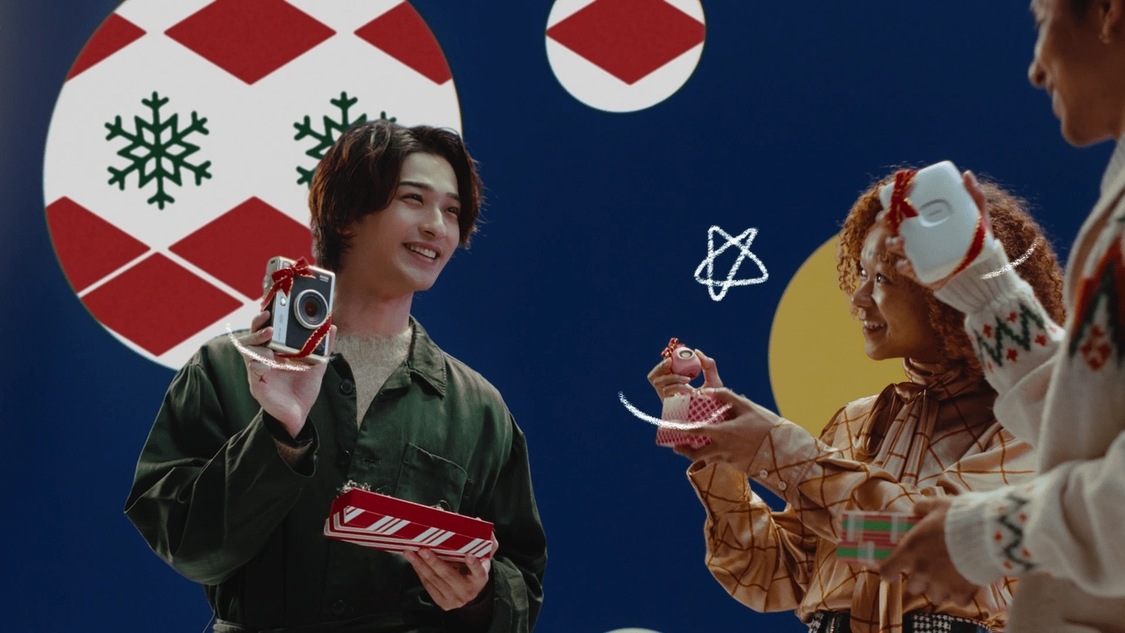 新TV-CM「クリスマスプレゼントにチェキ！」篇より