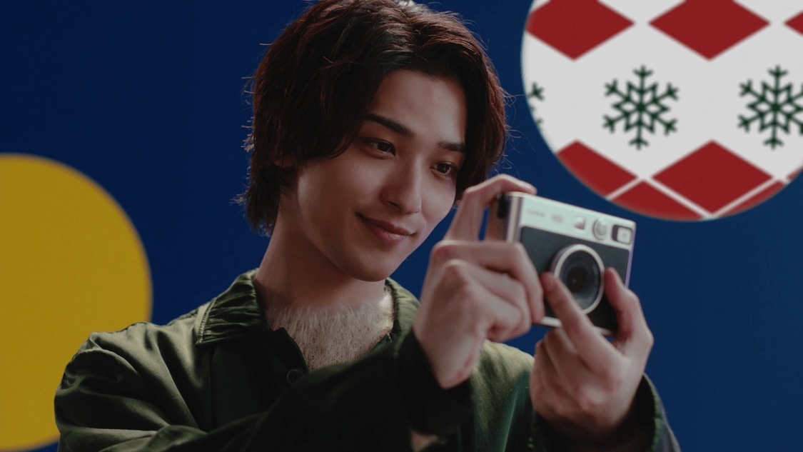 新TV-CM「クリスマスプレゼントにチェキ！」篇より