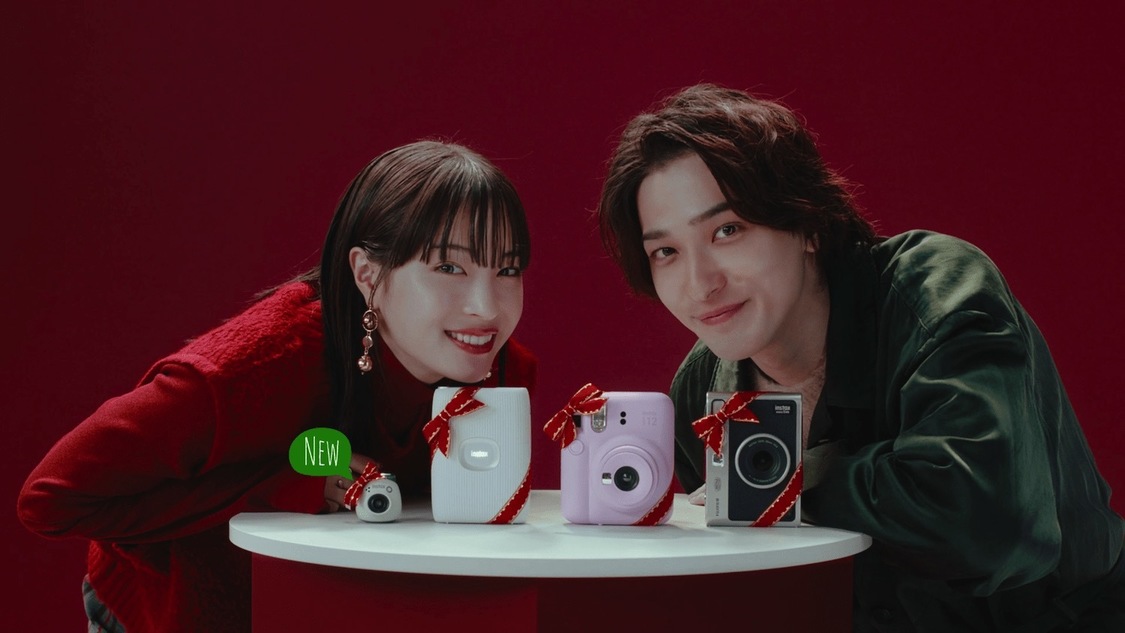 新TV-CM「クリスマスプレゼントにチェキ！」篇より