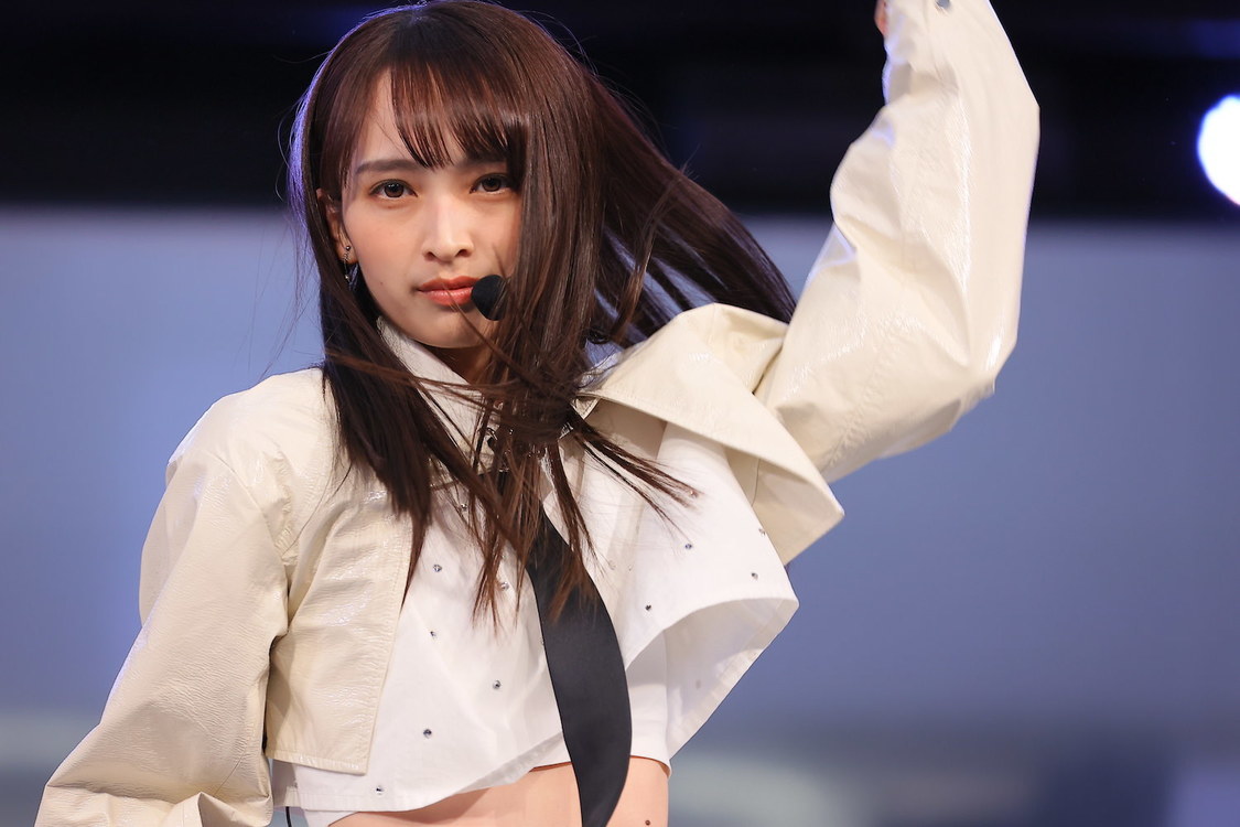 ALLY（WHITE SCORPION）＜「眼差しSniper」リリース直前イベントsupported by coinbook＞池袋サンシャイン噴水広場（2023年12月2日／©OVERSE）