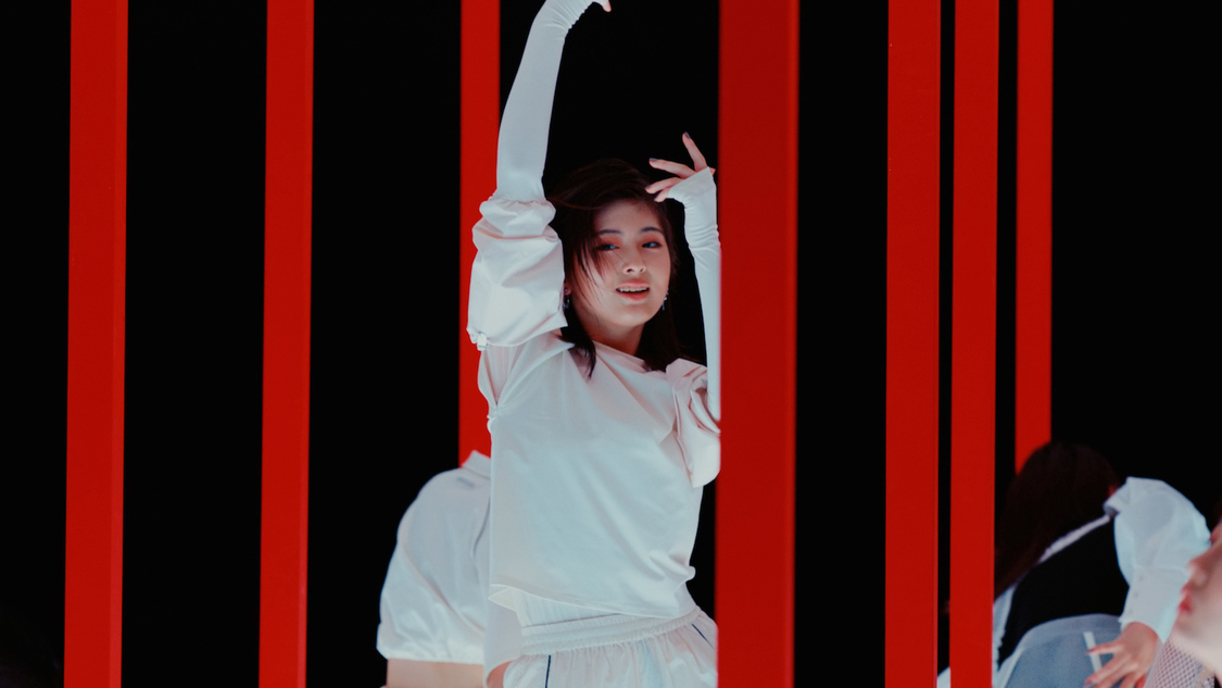 「眼差しSniper」MV（©OVERSE）