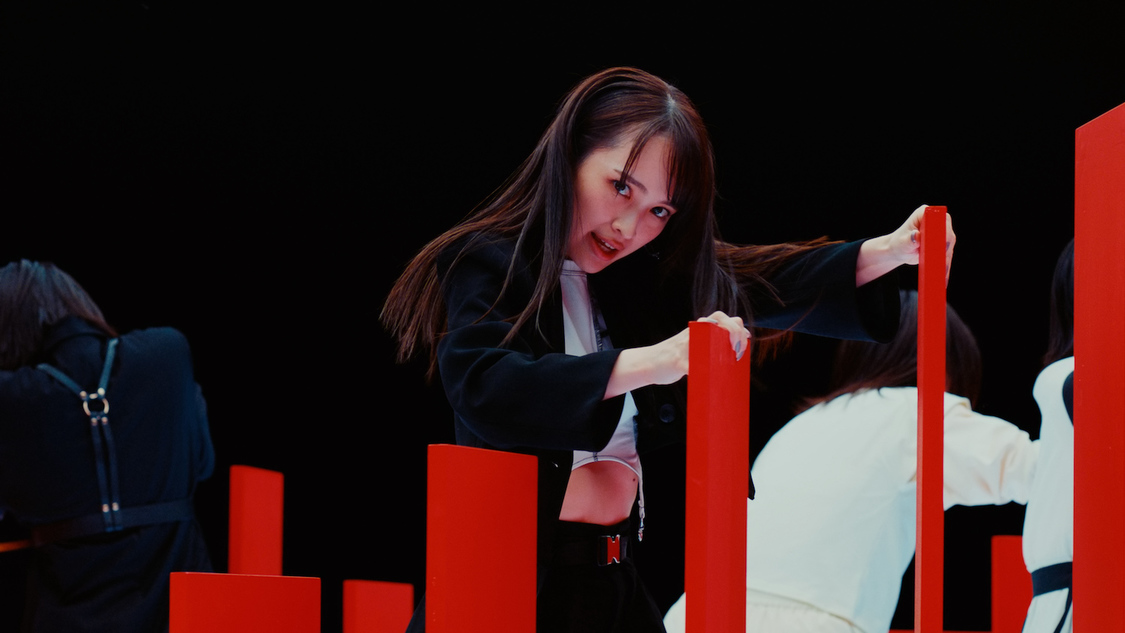 「眼差しSniper」MV（©OVERSE）