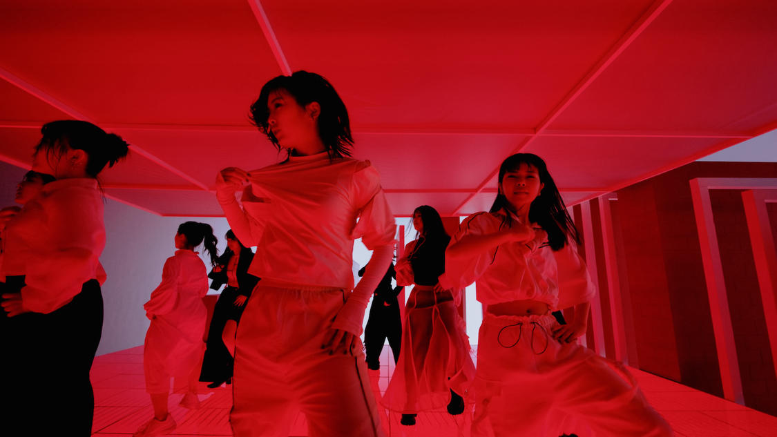 「眼差しSniper」MV（©OVERSE）